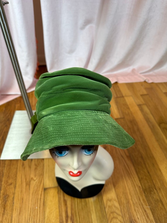 Vintage 1940s 50s Green Velvet Hat - image 4