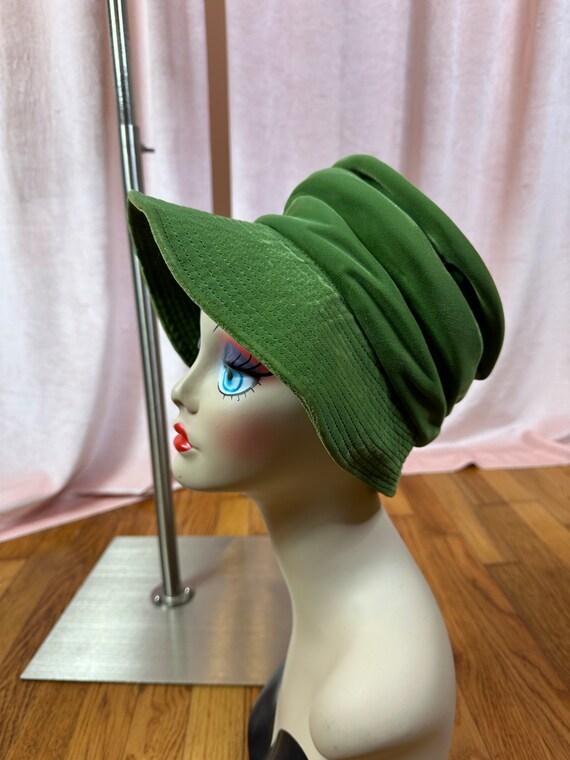 Vintage 1940s 50s Green Velvet Hat - image 8