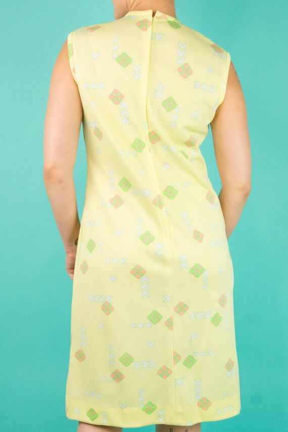 Vintage 1960s 36W Yellow Mod Dress Sleeveless - image 9