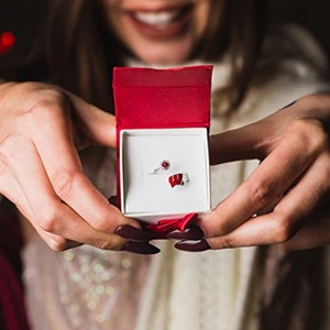 Stone Armory University Of Nebraska Cornhuskers Accessories For Women - Red Nebraska Ring With Crystals - Hypoallergenic And Adjustable