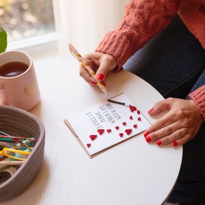 Wenskaart. Ik noem het Magie als ik bij je ben. Heart Shower Gewatteerde kunst om in te lijsten. Man Vrouw. Verjaardagscadeau idee voor verloofd stel afbeelding 9