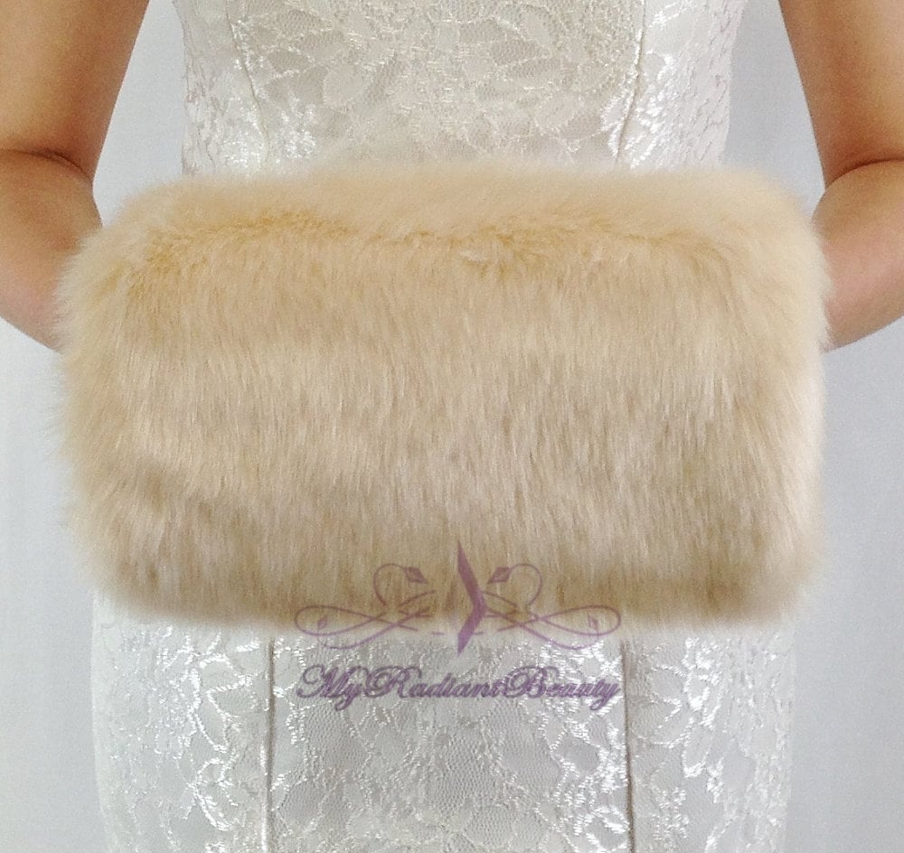Large White Fur Muff. Hand Muff In Long Thick Pure White Faux Fur - Foto 14