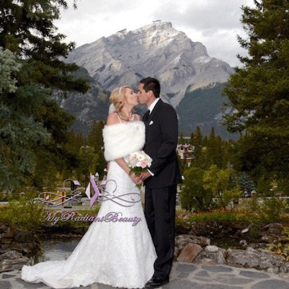Ivory fur shawl wedding clearance