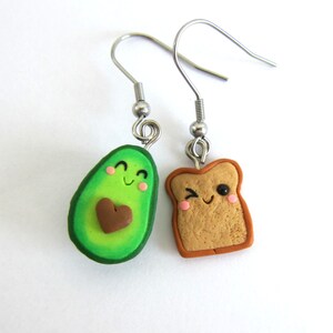 Avocado und Toast Ohrringe - Süßer Essen Schmuck für Avocado Liebhaber, Lustiges Frühstück Geschenk, Grüne Polymer Clay Ohrringe