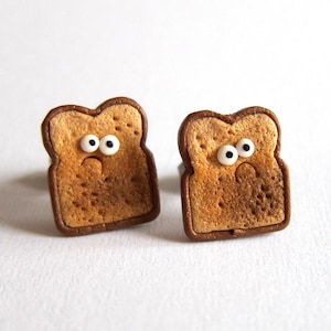 Pendientes de tostada quemada – Joyería kawaii de comida en arcilla polimérica, pendientes divertidos, regalo original para ella, pendientes de comida en miniatura