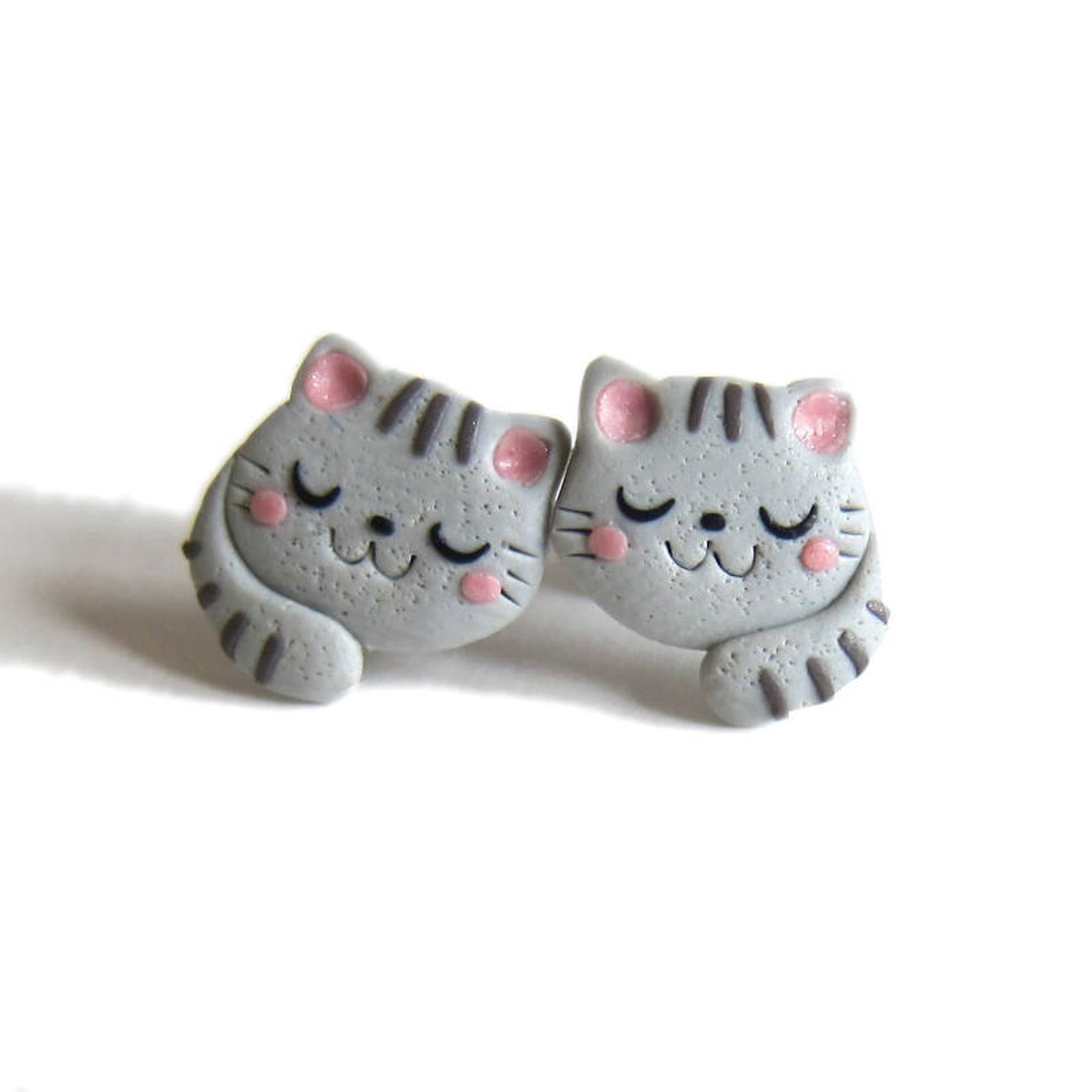Кошка из глины