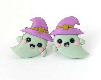Kawaii-Geisterohrstecker, Hexenhut-Ohrringe für Halloween, niedlicher Geisterschmuck, Ohrringe aus Polymer Clay, gruselig-süße Ohrstecker, Pastell-Gothic