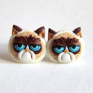 Handgemachte Grumpy Cat Gesicht Ohrringe, Polymer Clay Tier Ohrstecker