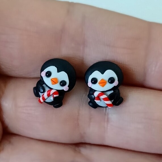 2 orecchini color oro a forma di pinguino | Polizia di Stato