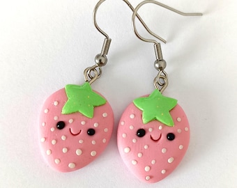 Boucles d'oreilles fraises roses - Jolis bijoux fruits kawaii - Boucles d'oreilles en pâte polymère - Boucles d'oreilles pendantes faites main - Boucles d'oreilles pour filles