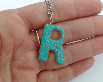 Collana con lettera R, Ciondolo con lettera R, Collana iniziale, Collana con nome personalizzato, Collana per bambini, Regalo di compleanno, Collana per ragazze in argilla polimerica