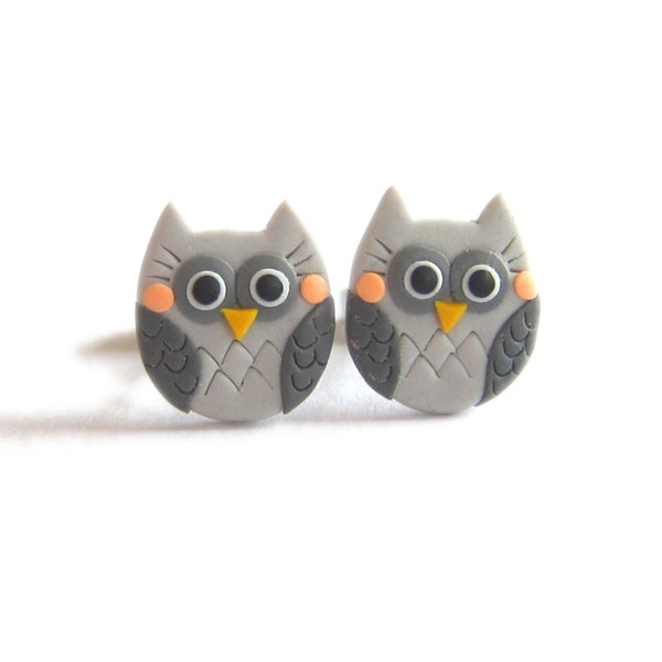 Boucles d’oreilles gris hibou, hibou gris, boucles d’oreilles hibou mignon, bijoux hibou, boucles d’oreilles d’animaux, boucles d’oreilles en argile polymère, bijoux en argile polymère, costume de hibou drôle