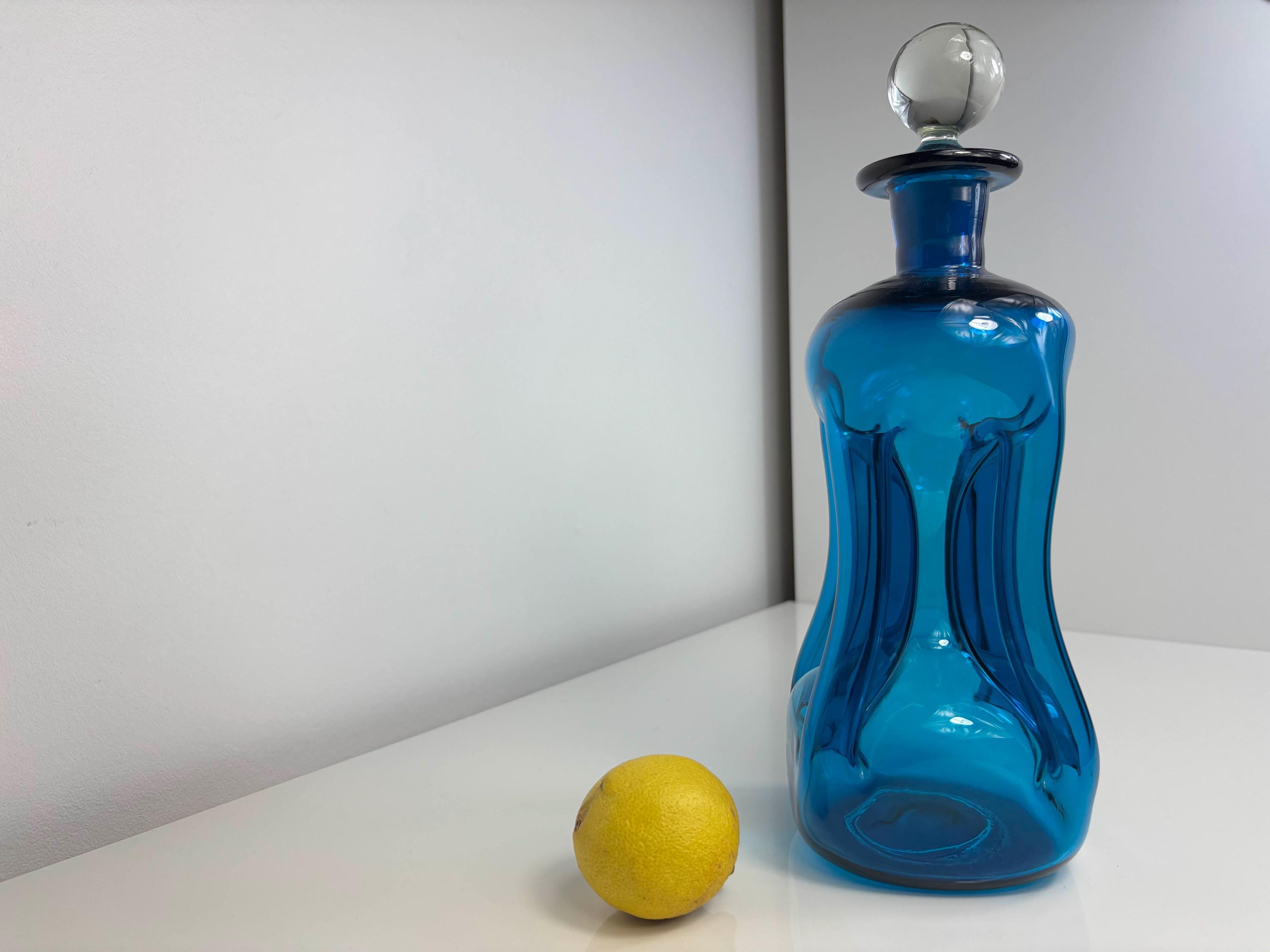 ホルムガード・グラス。クルッククルック・ガラスボトル。青いガラスの