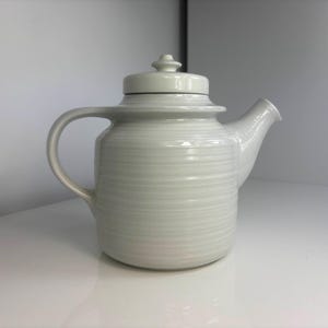 Arabia Finland. White Teapot Designed By Ulla Procope. Scandinavian Mid Century Modern.