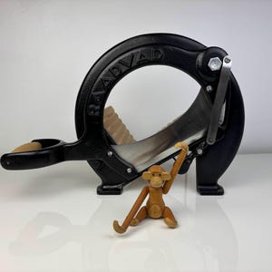 Raadvad Schwarzbrot Schneidemaschine. Dänische Brot Ausstecher. Vintage Skandinavisch Mid Century Modern. 1960er Jahre