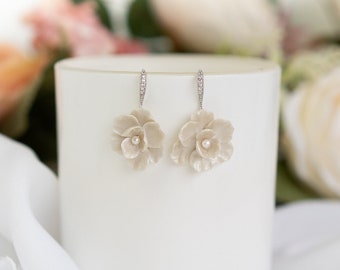 Pendientes florales para novias y pendientes de flores. Pendientes de boda florales y pendientes de novia. Pendientes de boda y pendientes de flores WAVERLY