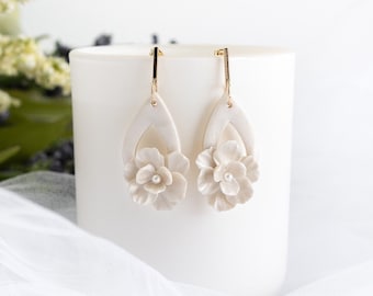 Pendientes para novias y pendientes florales. Pendientes de boda florales y pendientes de novia. Pendientes de boda y pendientes de flores SAUCE