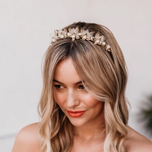 Wedding crown and bridal headpiece. Floral bridal tiara and wedding headpiece. Wedding tiara and headpiece wedding. KIARA Crown