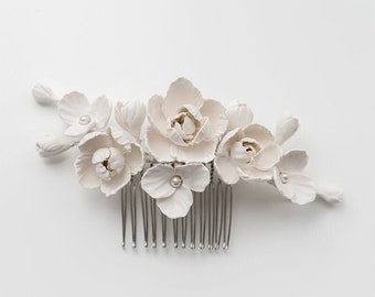 Floral wedding headpiece, floral bridal comb. Flower boho wedding comb, floral Wedding hair accessory.  Floral wedding headband,  WHITNEY