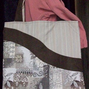 Stylish three toned tote.  Use it for school books, shopping, a purse or what every your desire.