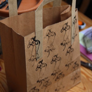 Borsa da regalo/festa in carta kraft marrone STAMPATA A MANO, bassotto, Daxie di Natale o marmorizzata