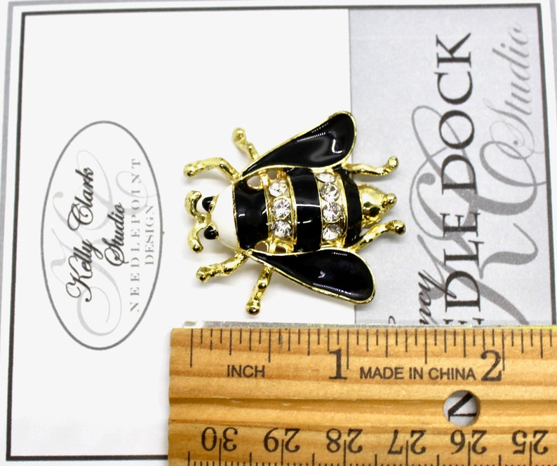 Canvas Magnet Bumble Bee Needle Dock Needle Minder Needle Garage