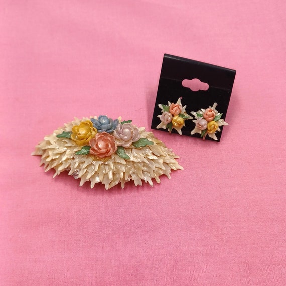 Vintage Delicate 1940's Shell and Scale Floral Br… - image 1