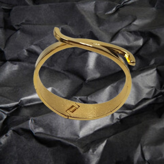 Shiny Vintage Gold Tone Clamper Cuff Bracelet - image 10