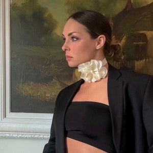 Choker with flower, cream lace choker with flower, Evening dress choker, Choker with cream flower, cream flower choker