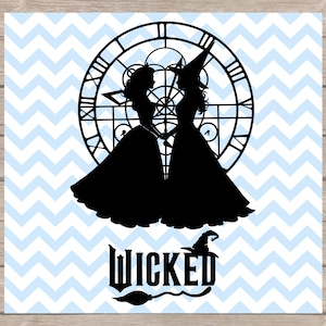 Könnte beinhalten: Schwarze Silhouette von zwei Frauen in langen Kleidern, vor einem Ziffernblatt-Design. Das Wort "WICKED" ist darunter abgebildet, mit einem Hexenhut und einem Besen. Der Hintergrund hat ein hellblaues und weißes Zickzackmuster.
