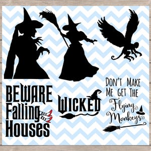 Könnte beinhalten: Schwarze Silhouetten der bösen Hexe des Westens, eines fliegenden Affen und Text mit der Aufschrift "Beware Falling Houses" und "Don't Make Me Get The Flying Monkeys". Der Hintergrund hat ein hellblaues und weißes Zickzackmuster.