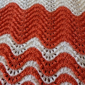 Waves of coral and white pattern