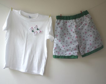 Pink daisy shorts and top set, daisy print, daisy gift, floral outfit, baby vest and shorts set, elasticated shorts