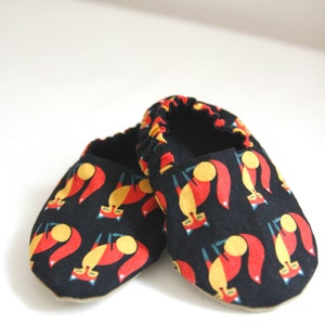 Fox baby shoes, fox print, fox gift, fox baby, pram shoes, crib shoes, baby booties, gender neutral gift, new baby gift, baby shower gift