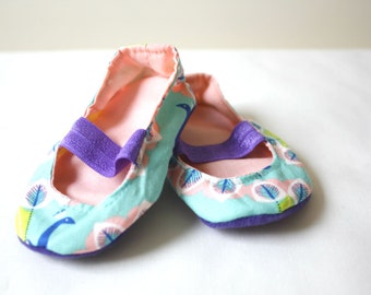 Peacock baby shoes, peacock print, peacock gift, pram shoes, baby booties, baby shoes, baby gift, baby shower gift, new baby, soft shoes