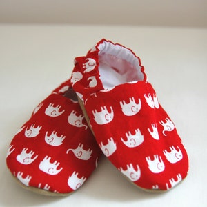 Elephant baby shoes, elephant print, elephant gift, elephant baby, gender neutral gift, baby shower gift, new baby gift, pram shoes, booties