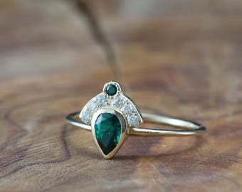 Emerald and Diamond Ring - Pear shaped - Small white Diamonds - Gold ring - engagement ring - Diamond ring -  Crown Ring - Fan ring