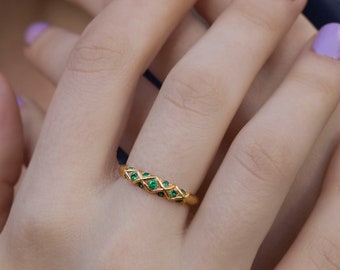 Silver Emerald ring - half eternity emerald ring - Green stone ring - Silver ring - Emerald and Silver ring