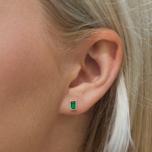 emerald earrings, stud earrings, emerald earrings, minimal earrings, dainty earrings, everyday earring, green earrings, emerald green