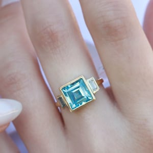 London Blue Topaz Gold ring - princess cut - White sapphires baguettes - art deco - Gold ring - free shipping - vintage ring