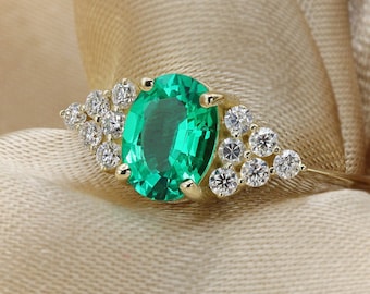 Colombian oval Emerald with diamonds ring - 14K gold ring - Emerald gemstone - Colombian Emerald