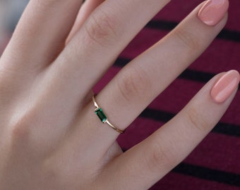 Emerald  baguette ring, gold emerald ring, dainty emerald ring, 14 Karat gold ring , may birthstone,