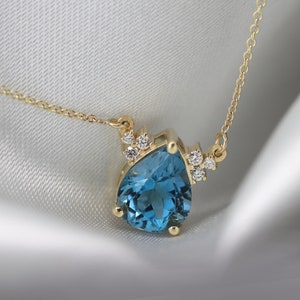 Collana con topazio blu Londra e diamanti, collana di diamanti, pera topazio blu Londra, pendente unico