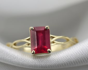 Celtic Ruby ring, Pink Ruby ring, Celtic pattern ring, 14K Gold ring, Vintage ring, Solitaire ring