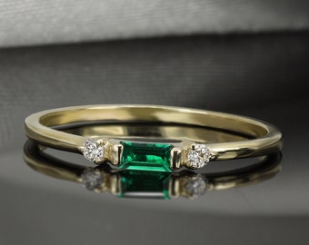 Baguette Emerald and Diamond ring, Baguette Emerald , round Diamonds. dainty ring, Green Gemstone, Emerald and diamond