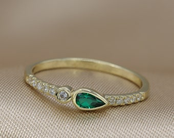 Emerald and Diamonds ring, vintage emerald ring, emerald and diamond ring, emerald green, gemstones, may birthstone, 14K, gift for her