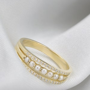 Classic Diamonds and Pearls ring, Vintage ring. Unique ring, Diamond ring, Stacking ring, Pearl ring
