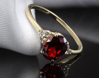 Garnet and Diamonds Ring