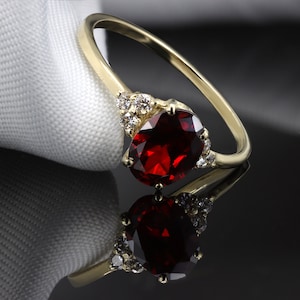 Garnet and Diamonds Ring