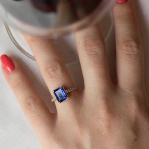 Solitaire Sapphire and Diamond 14 or 18 Karat Gold Ring